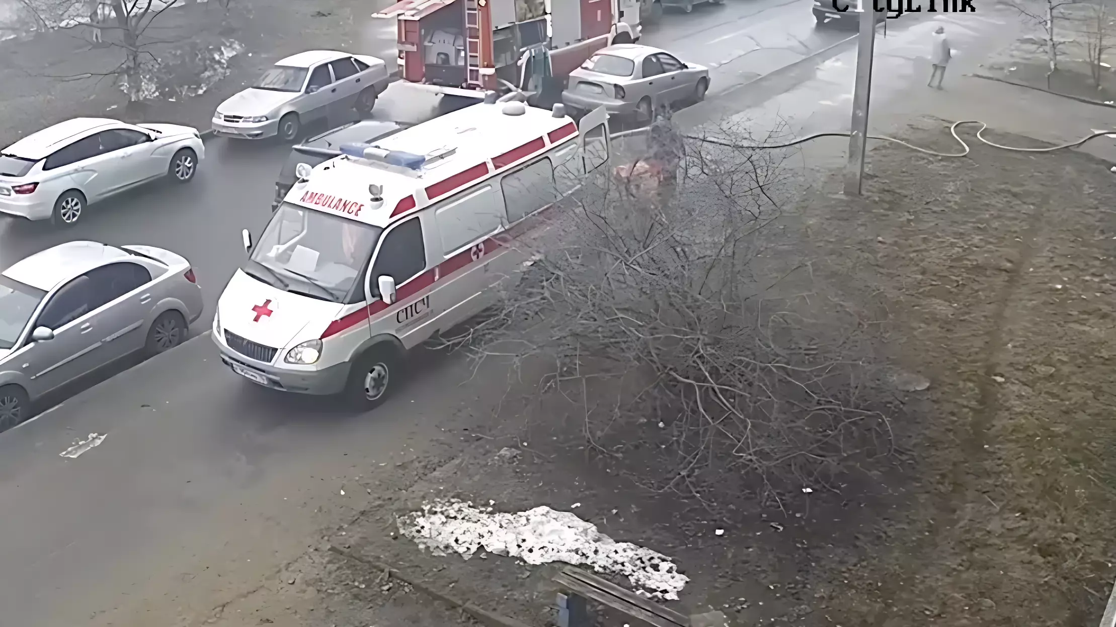 Автомобили спецслужб напугали жителей многоэтажки в Петрозаводске