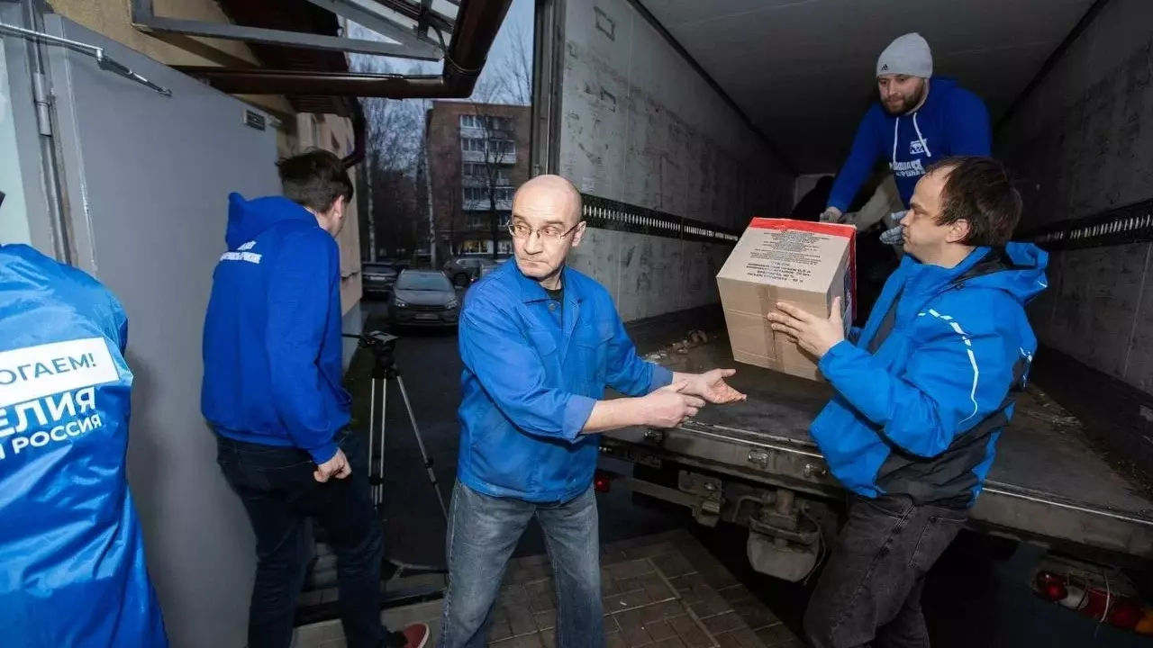 Гуманитарный штаб ЕР передал новым регионам десятки тысяч тонн помощи