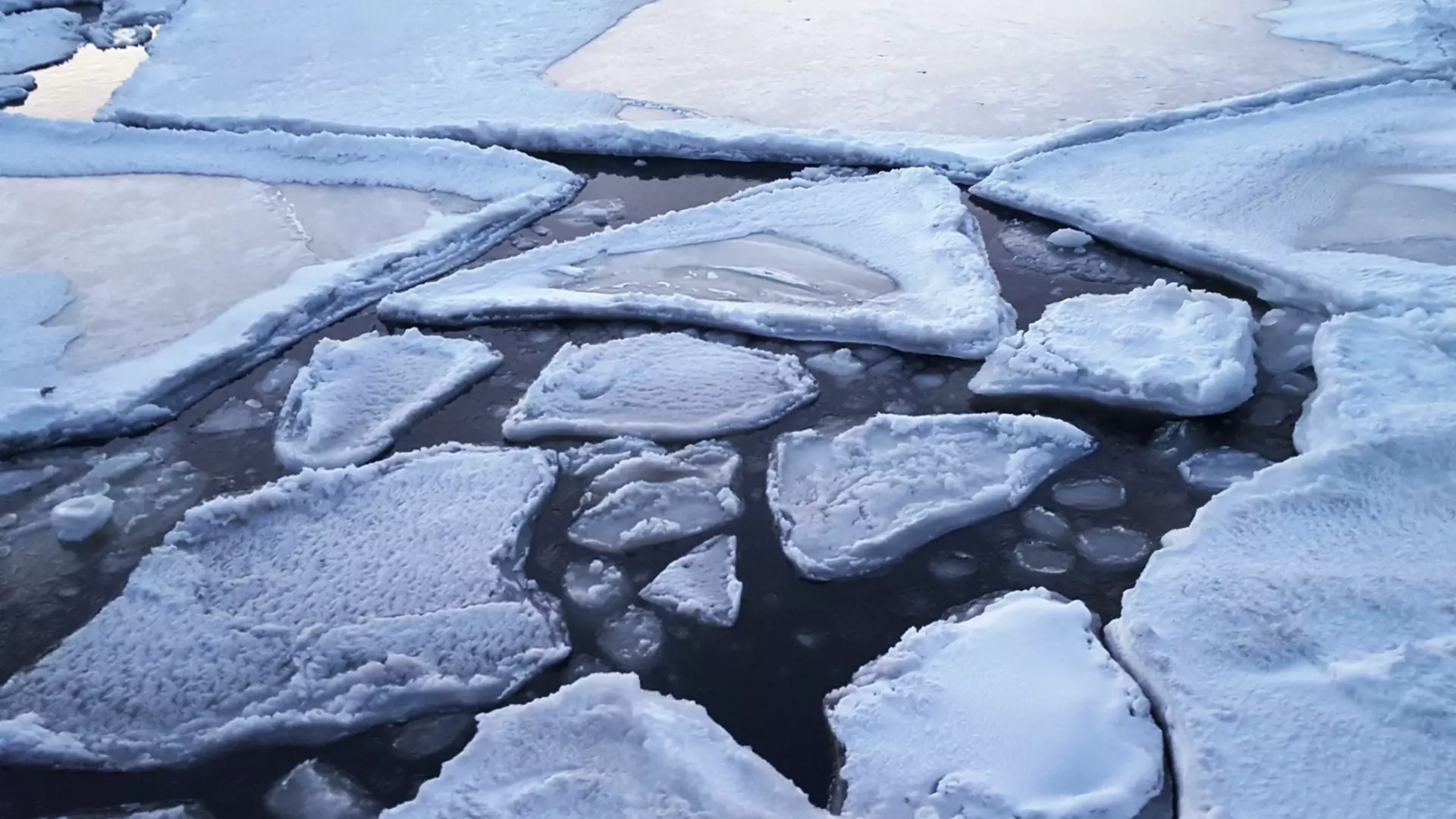 Выход на лед запретят в еще одном районе Карелии