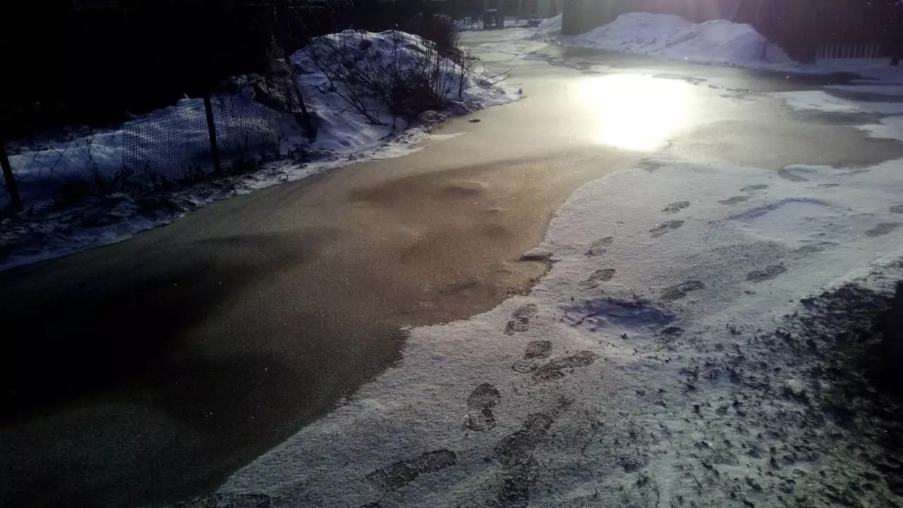 Дома в Суоярви подтопило из-за быстрого таяния снега