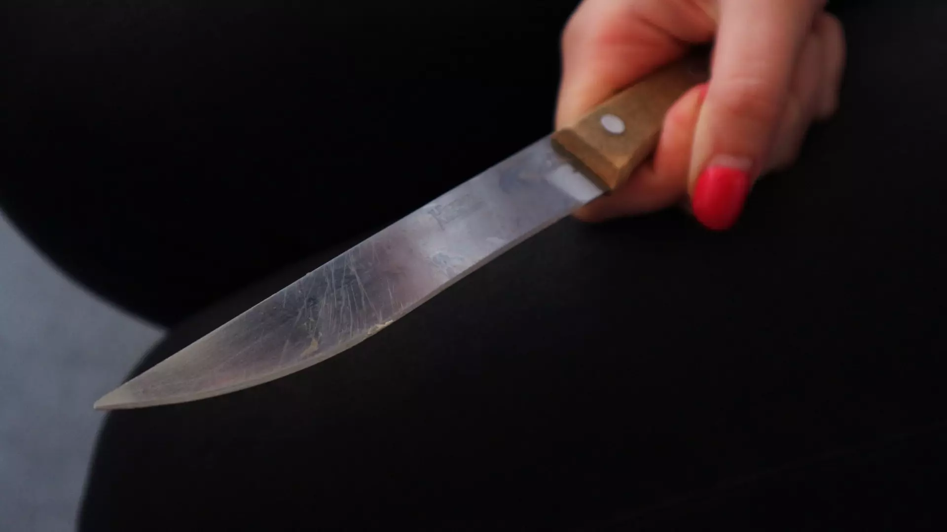 Житель Карелии получил нож в спину за музыкальную колонку