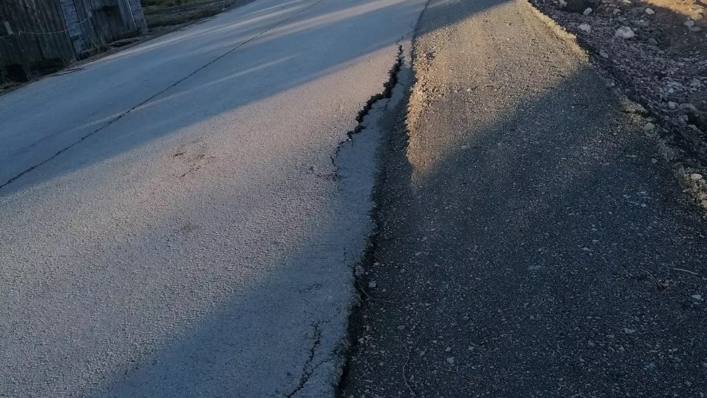 В Олонце обвалилась недавно отремонтированная дорога